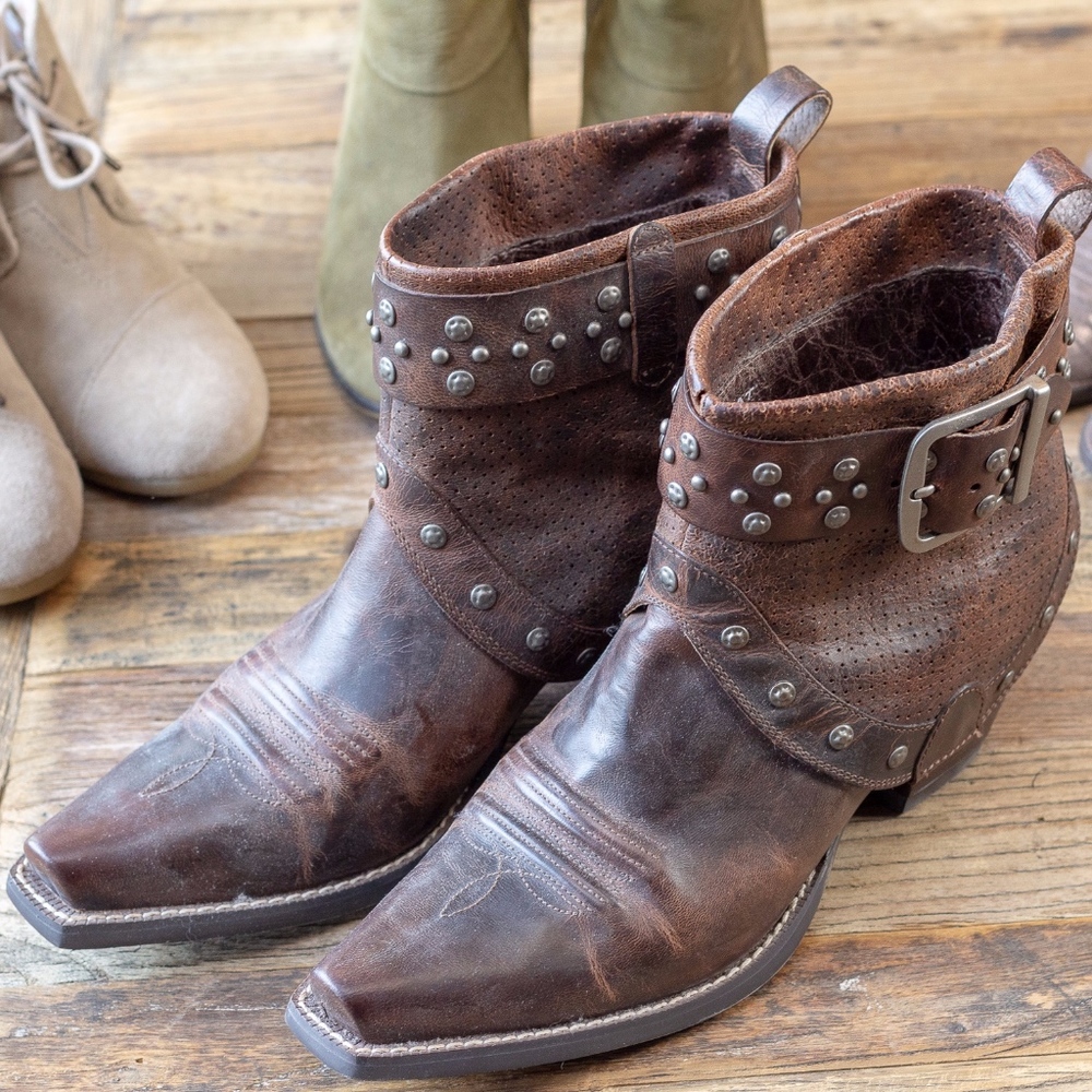 Ariat booties - size 9M - never worn